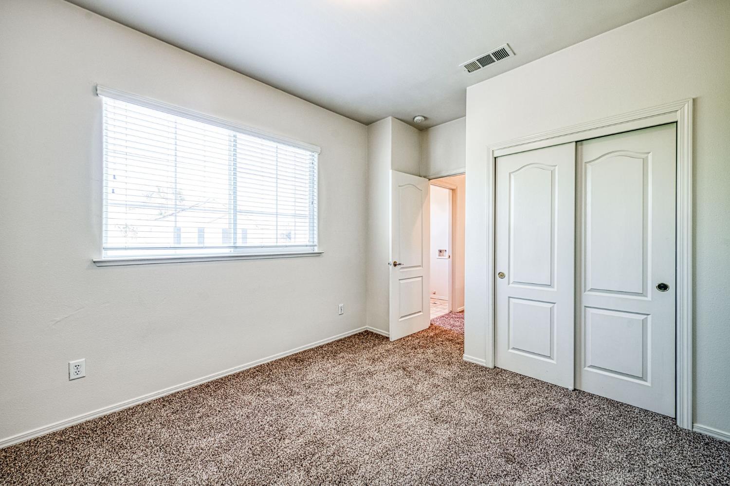 15 W Brittany Ln, Clovis, CA 93619