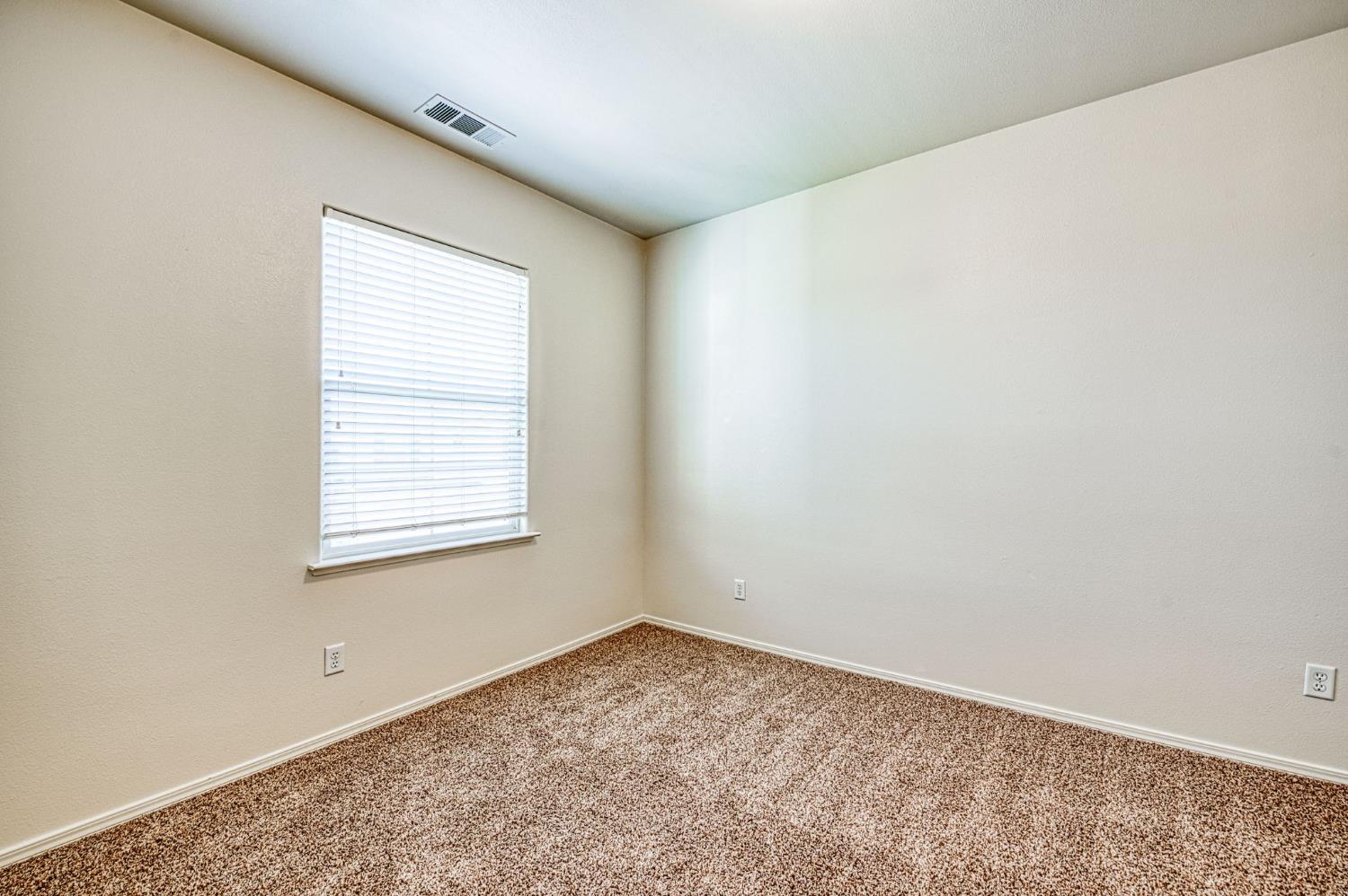 15 W Brittany Ln, Clovis, CA 93619