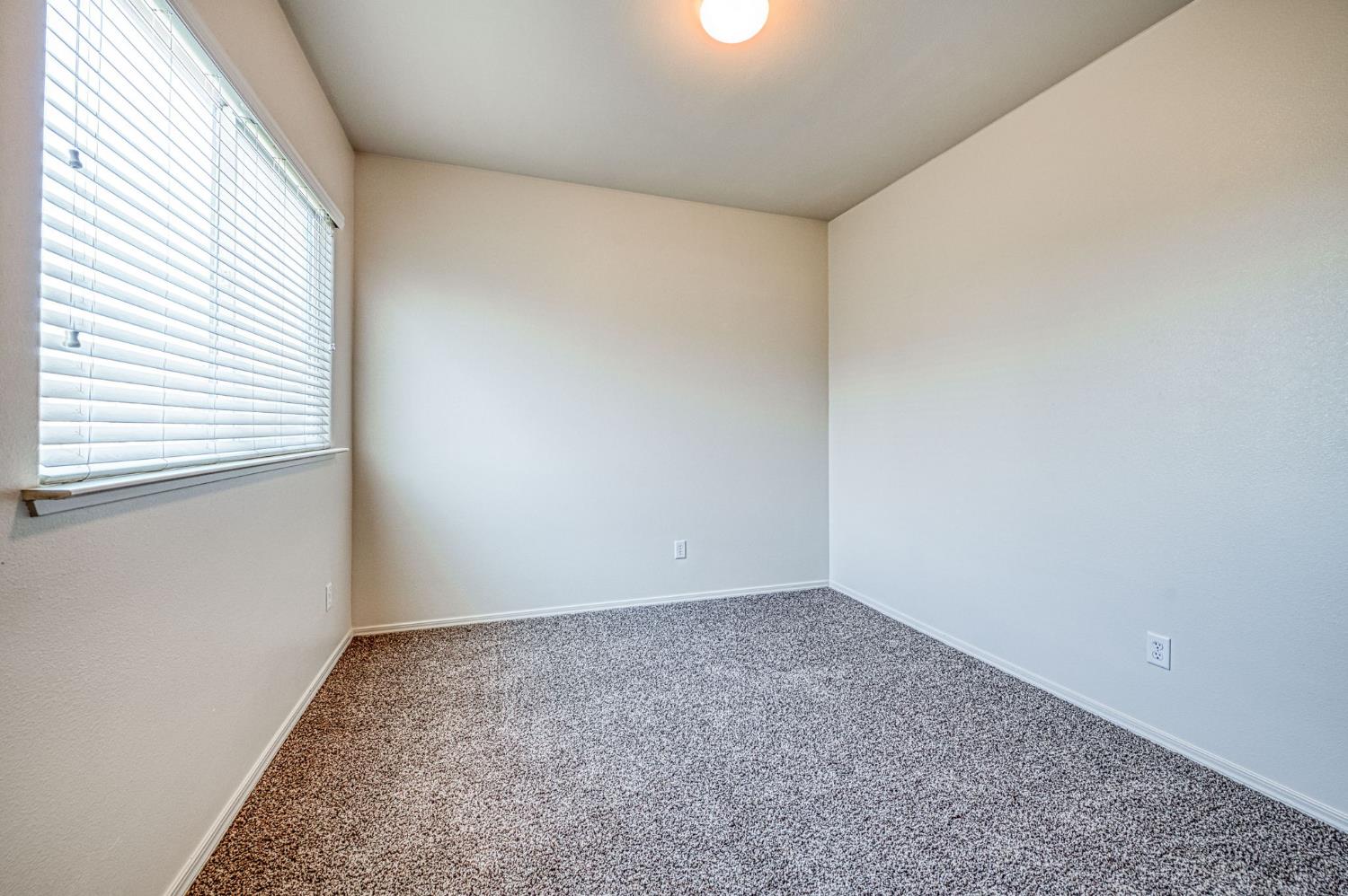 15 W Brittany Ln, Clovis, CA 93619