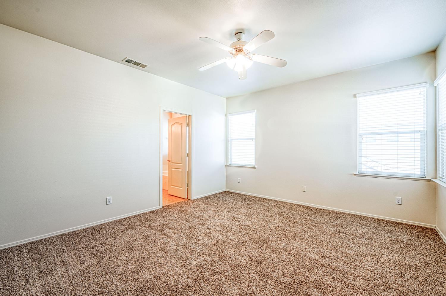 15 W Brittany Ln, Clovis, CA 93619