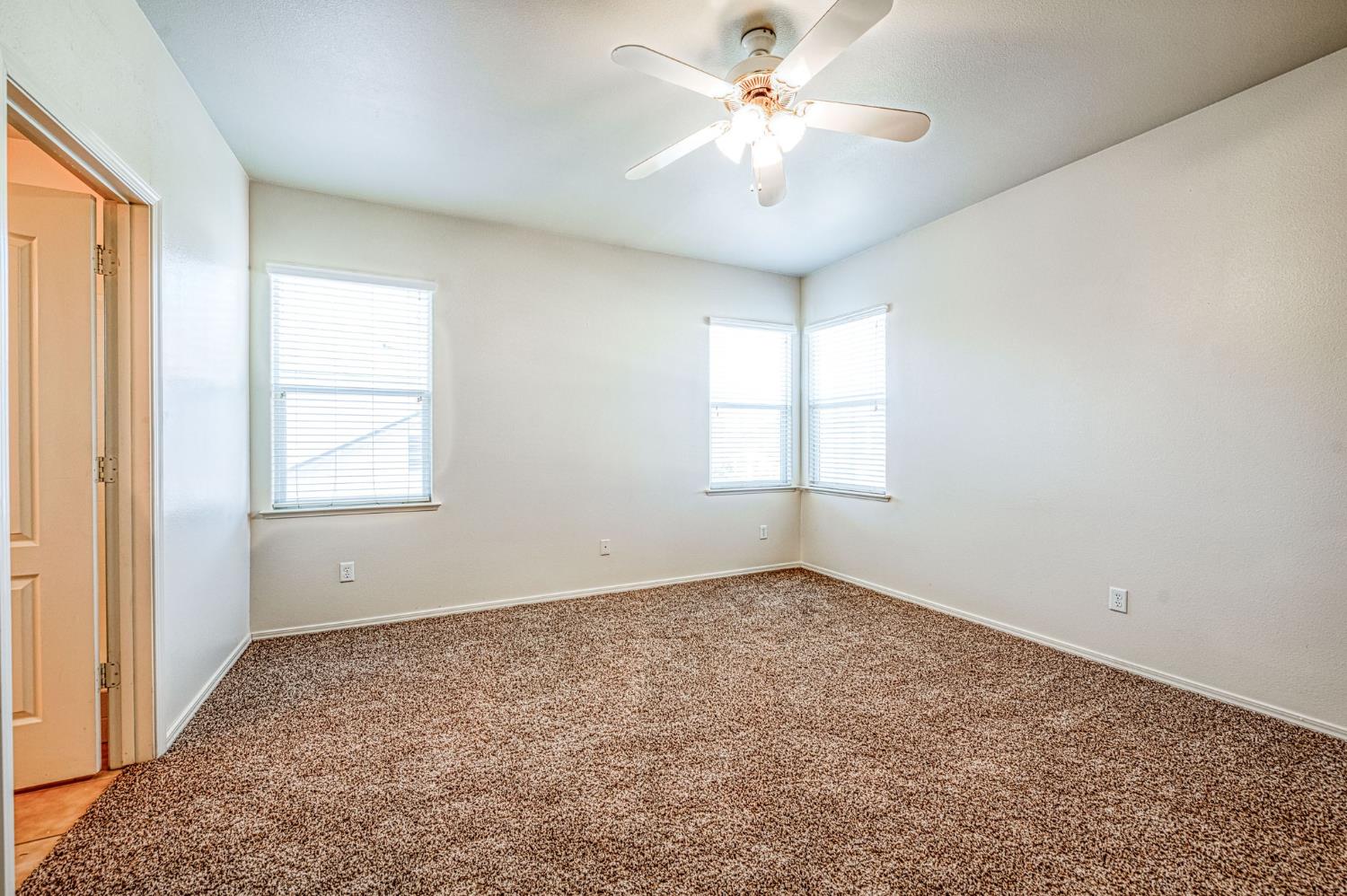 15 W Brittany Ln, Clovis, CA 93619
