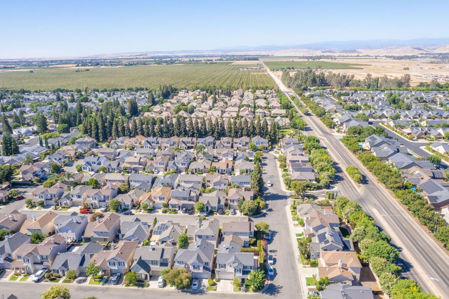 15 W Brittany Ln, Clovis, CA 93619