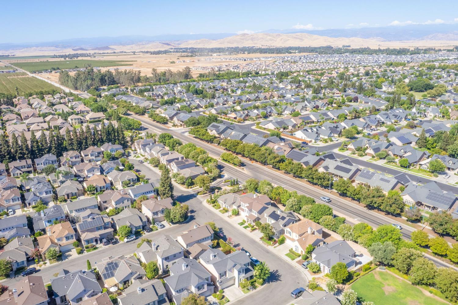 15 W Brittany Ln, Clovis, CA 93619