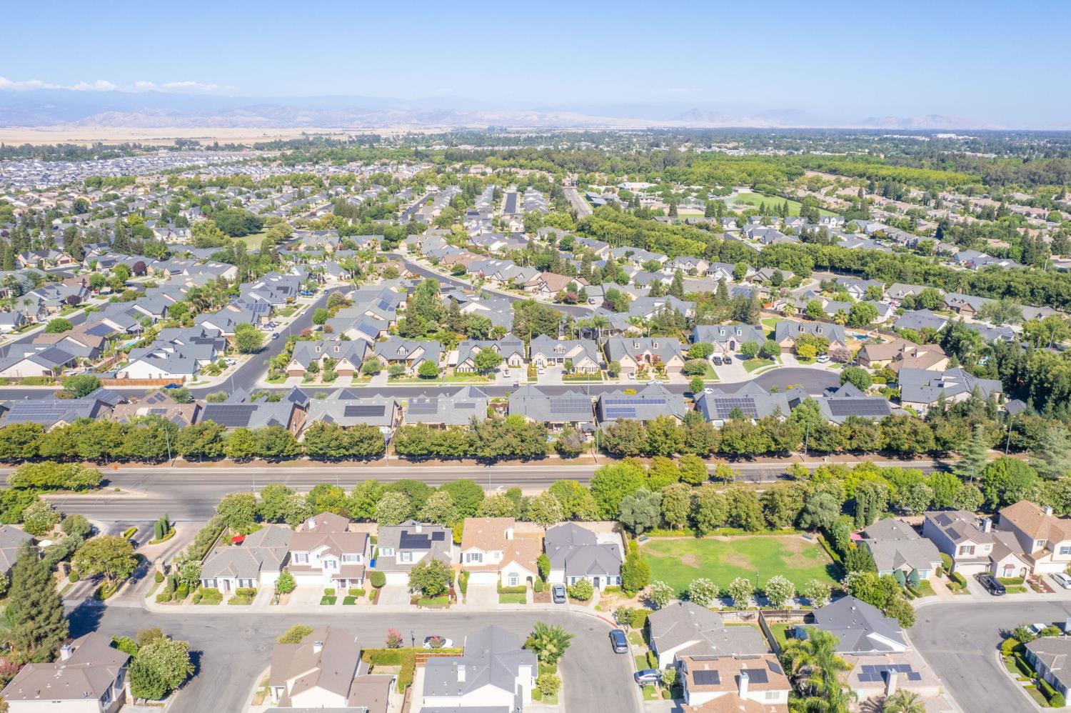 15 W Brittany Ln, Clovis, CA 93619