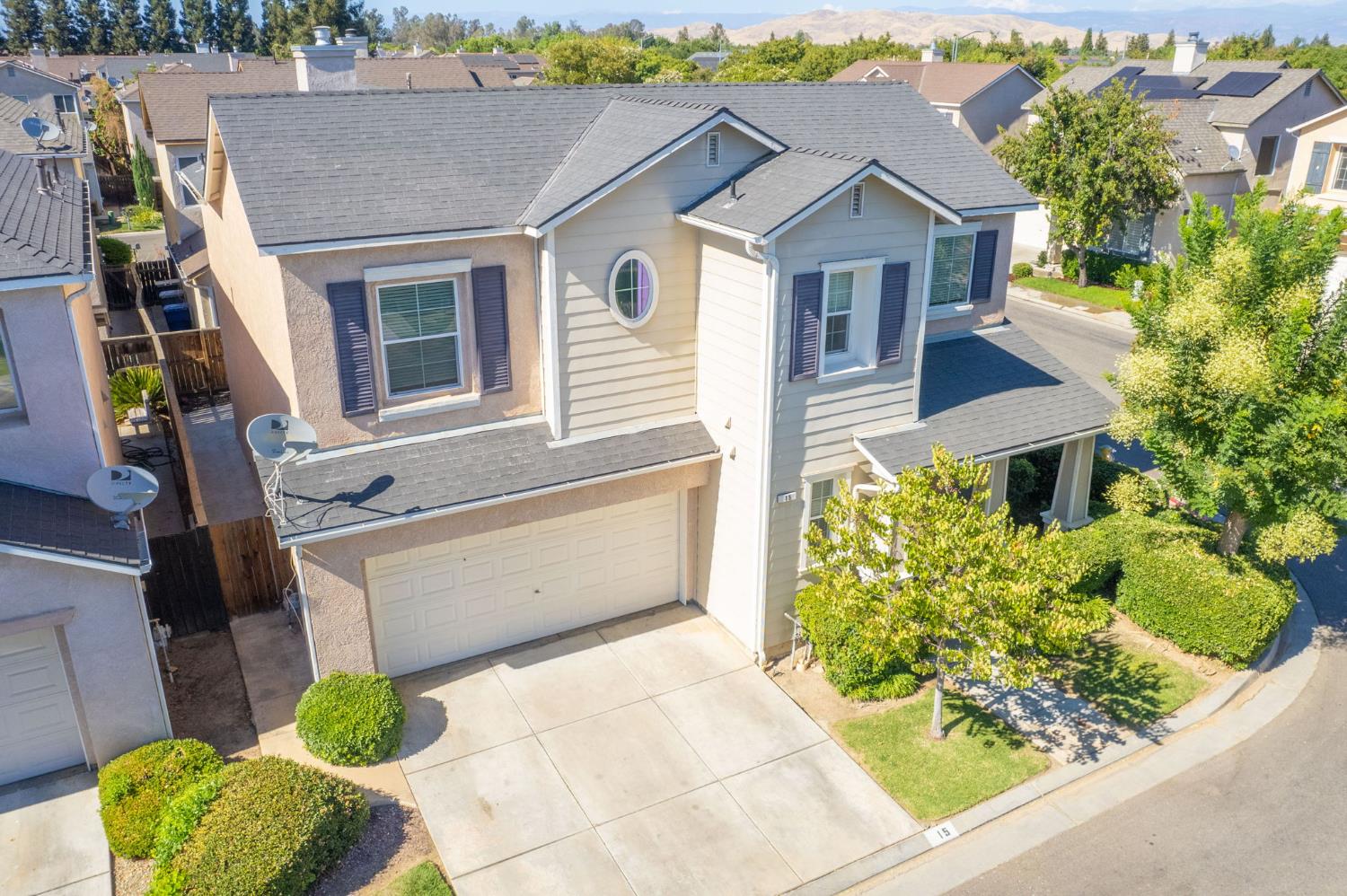 15 W Brittany Ln, Clovis, CA 93619