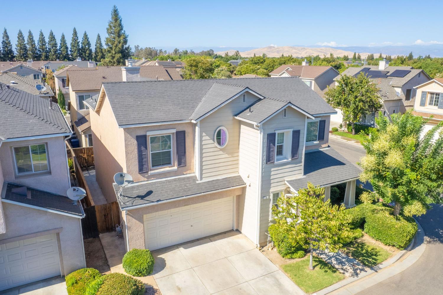 15 W Brittany Ln, Clovis, CA 93619