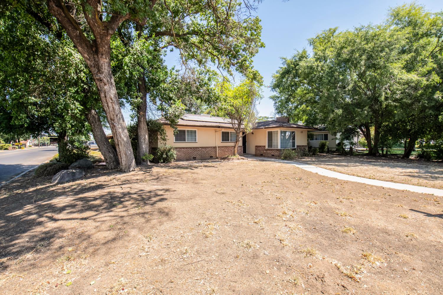 5005 E Harvey Ave, Fresno, CA 93727