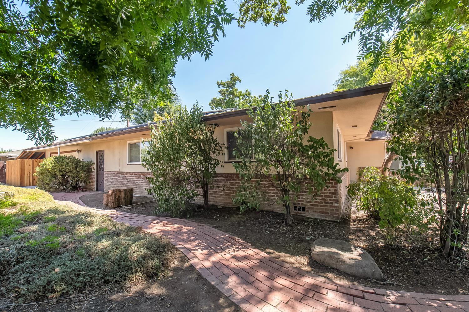 5005 E Harvey Ave, Fresno, CA 93727