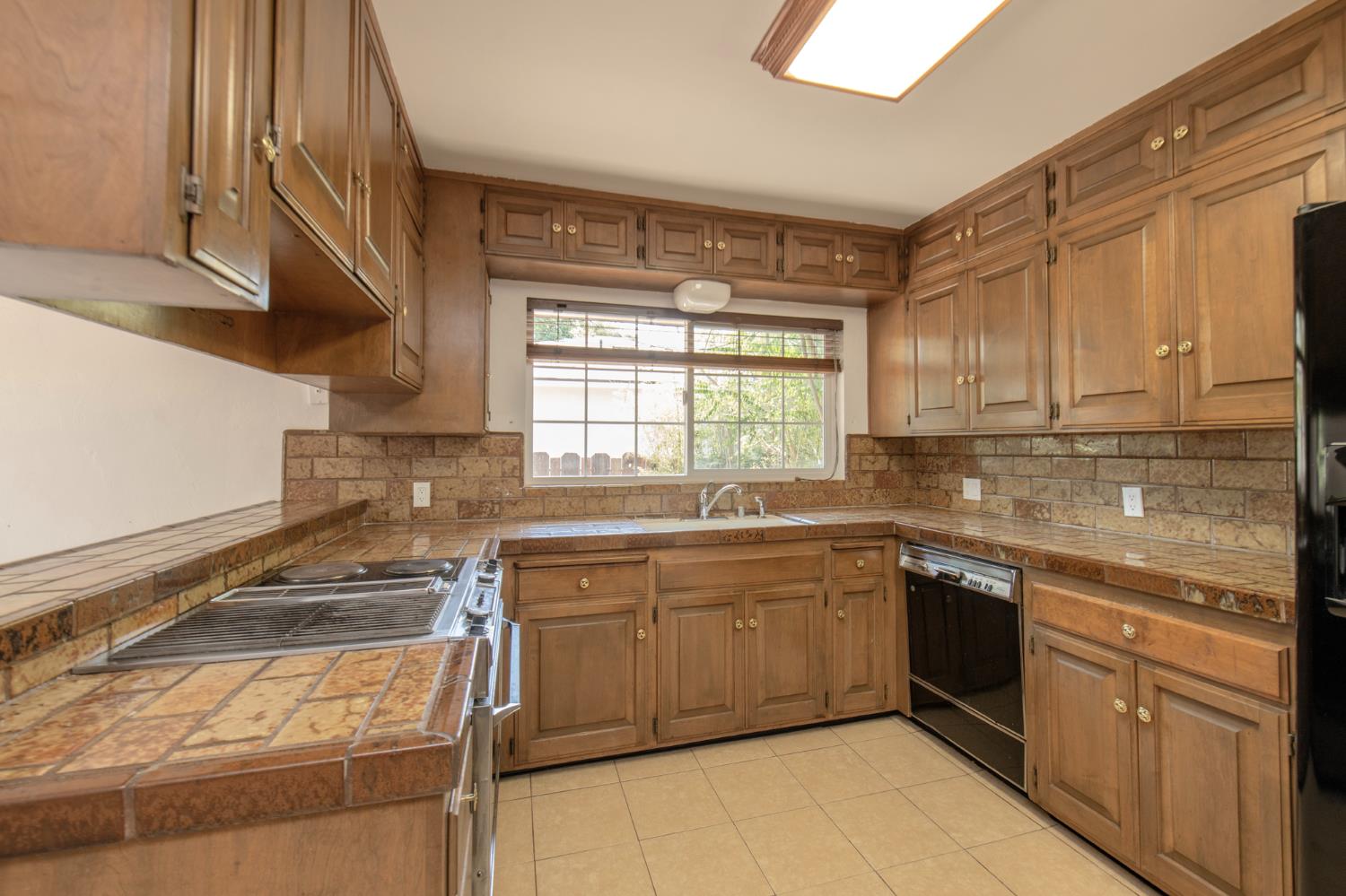 5005 E Harvey Ave, Fresno, CA 93727