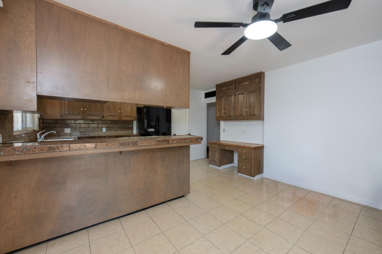 5005 E Harvey Ave, Fresno, CA 93727