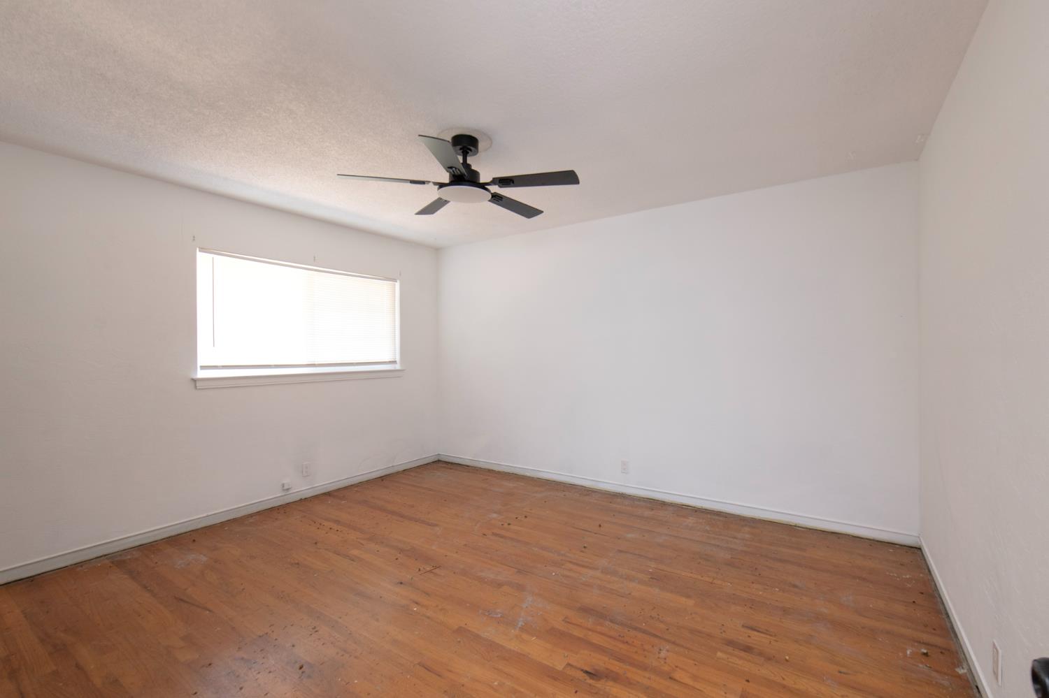 5005 E Harvey Ave, Fresno, CA 93727