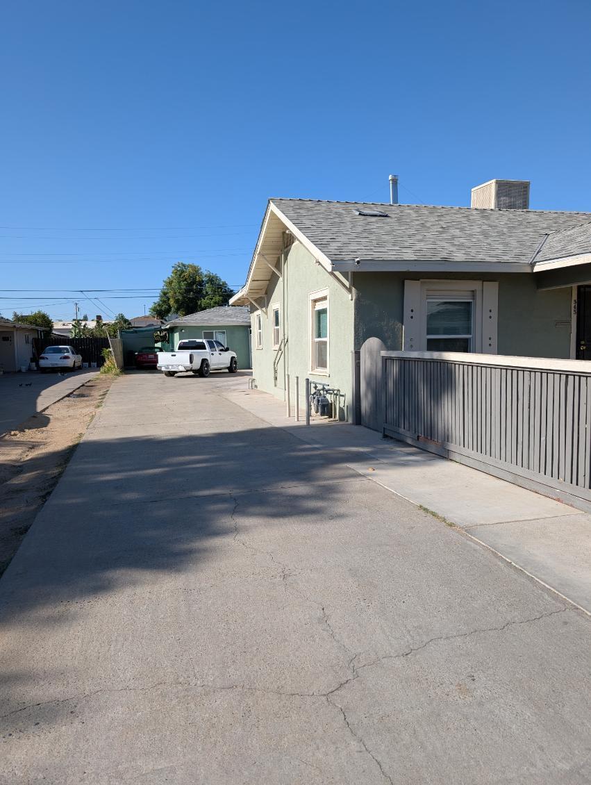 545 W University Ave, Fresno, CA 93705