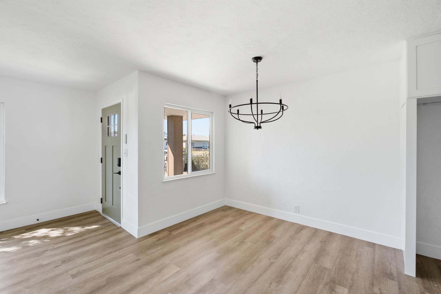 4056 E Brentwood Ave, Fresno, CA 93703