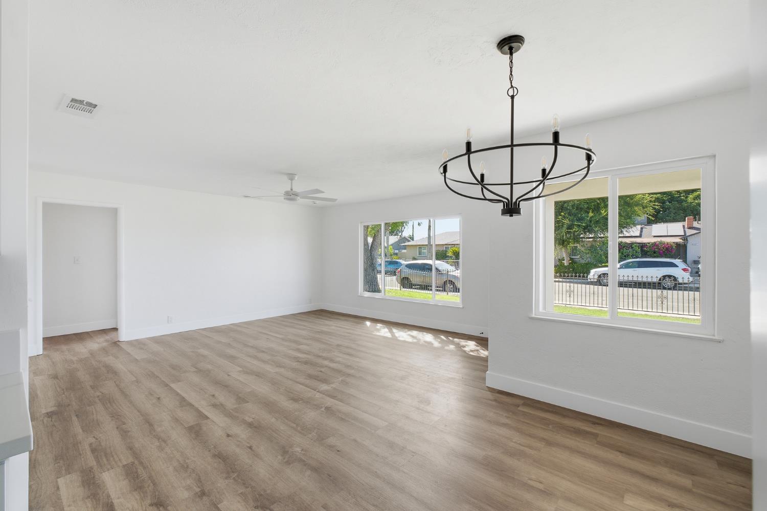 4056 E Brentwood Ave, Fresno, CA 93703