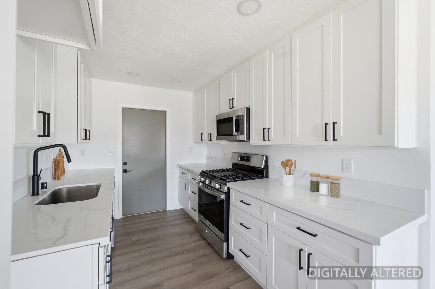 4056 E Brentwood Ave, Fresno, CA 93703