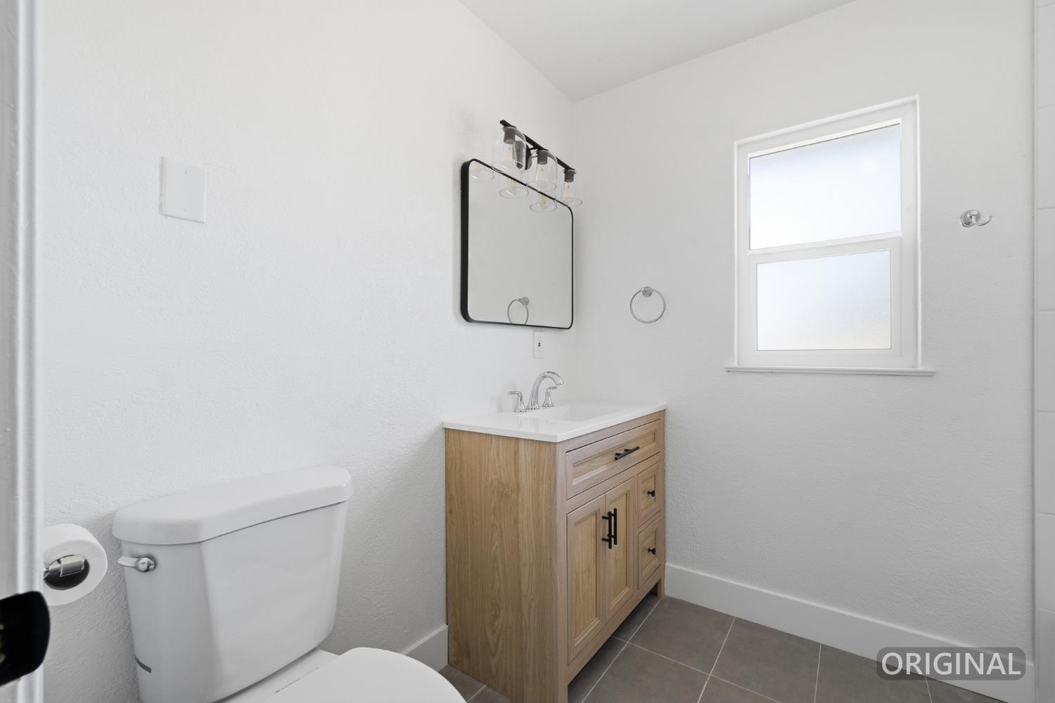 4056 E Brentwood Ave, Fresno, CA 93703