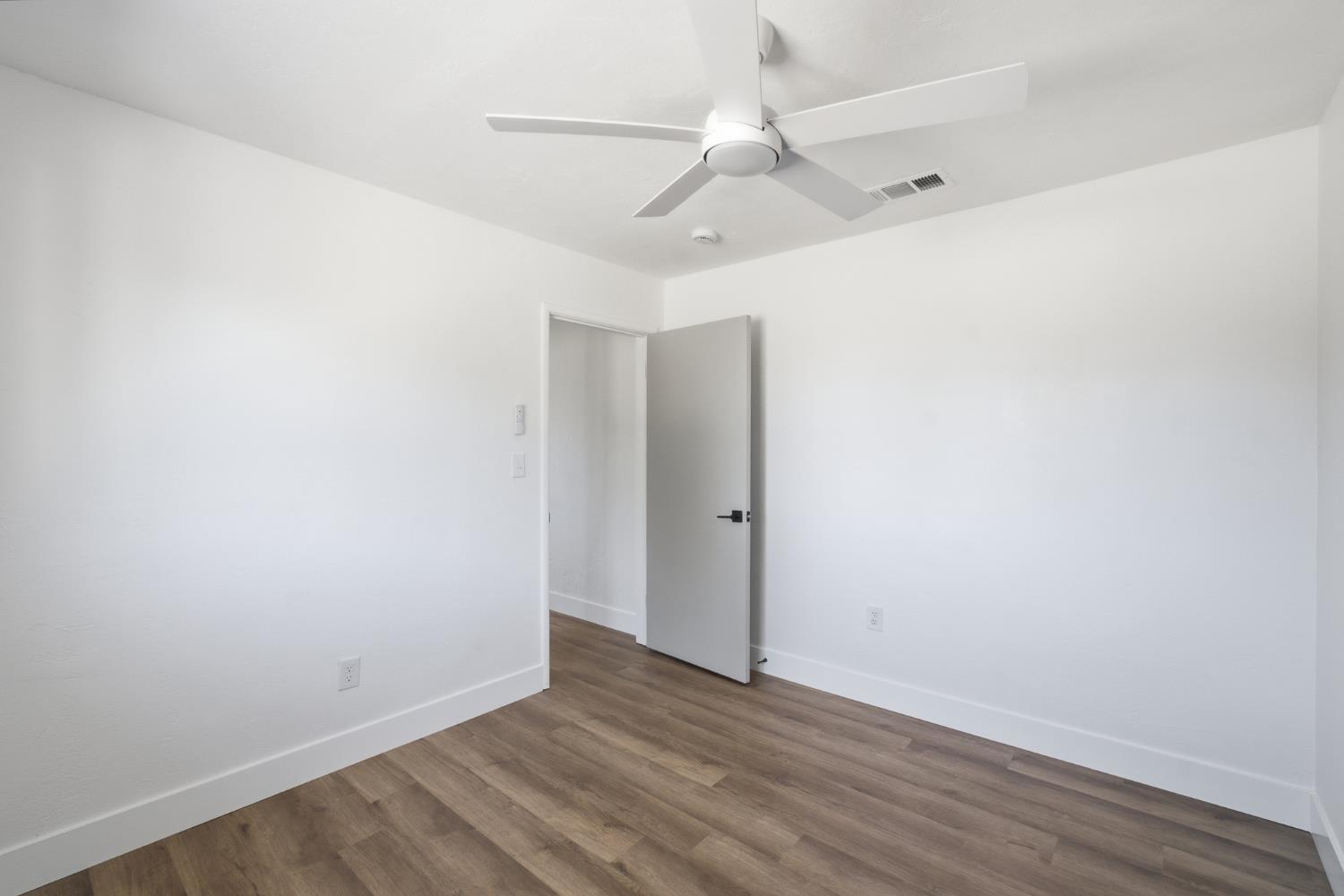 4056 E Brentwood Ave, Fresno, CA 93703