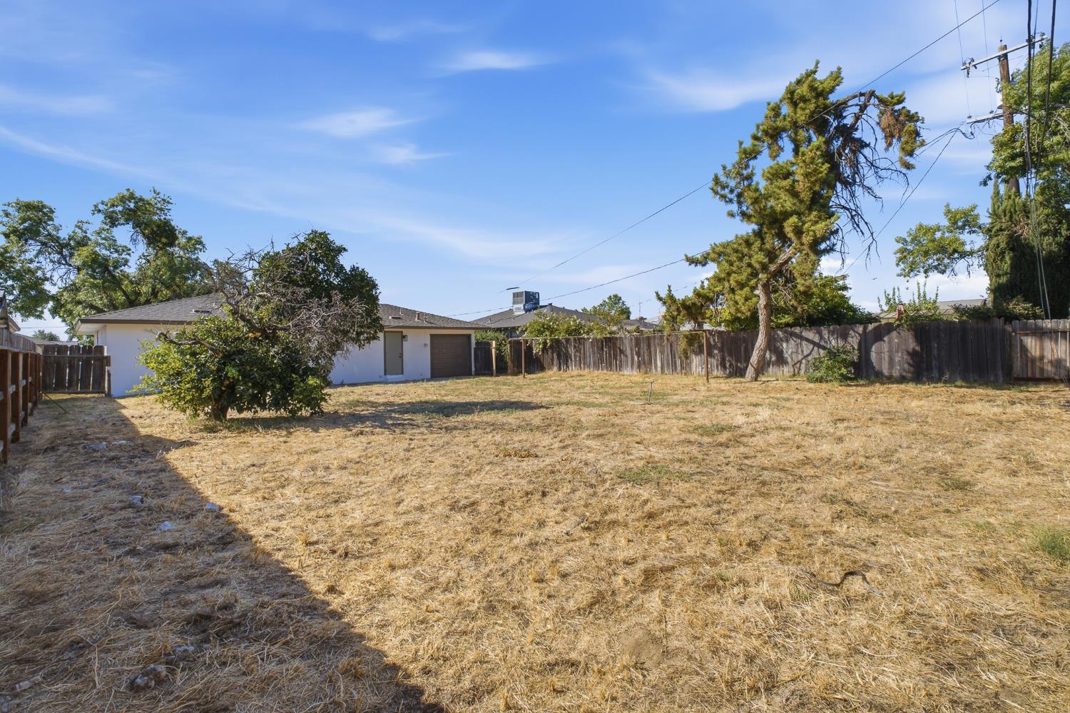 4056 E Brentwood Ave, Fresno, CA 93703