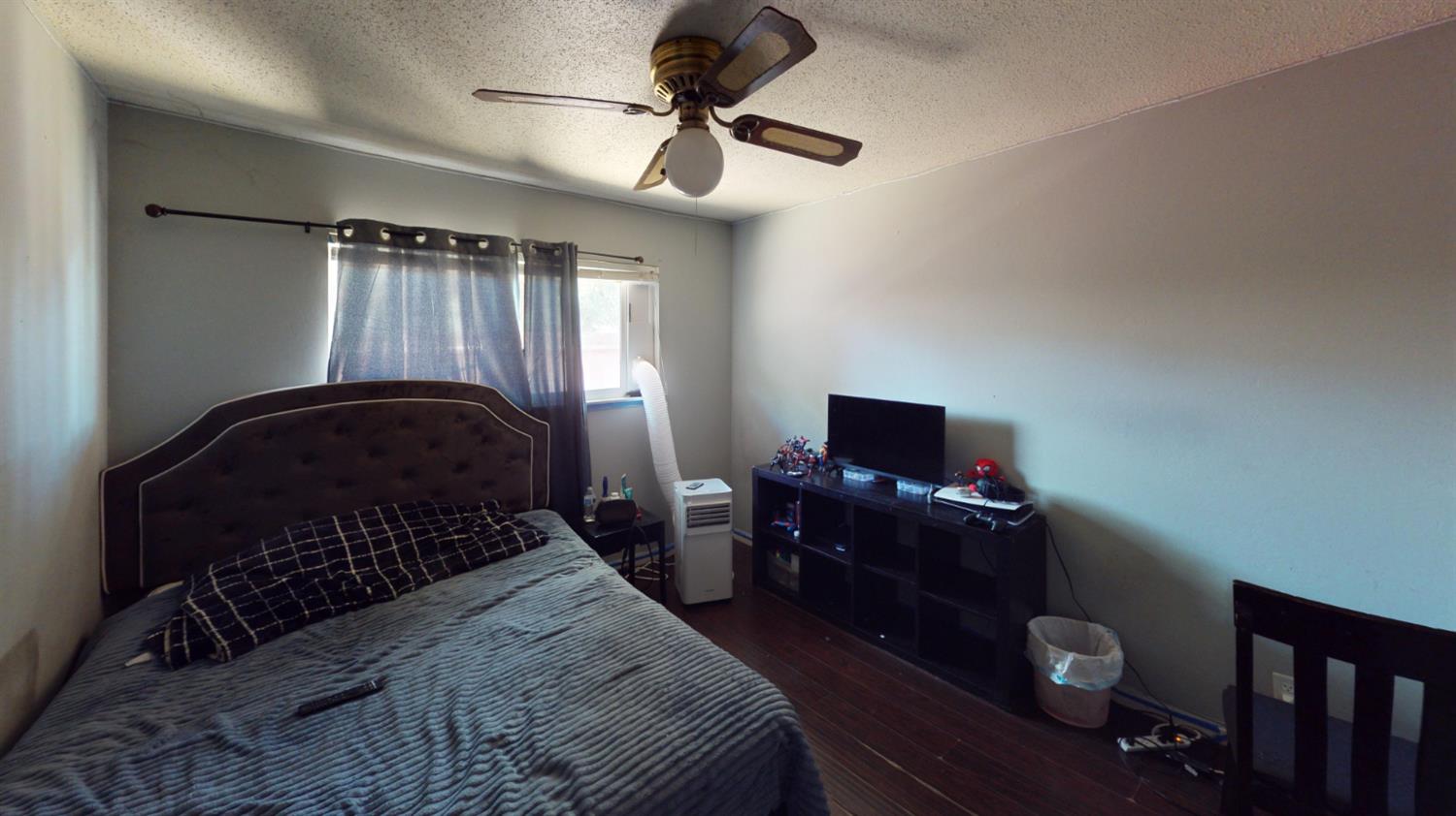 2618 W Pontiac Way, Fresno, CA 93705