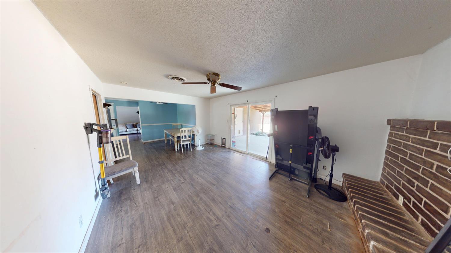 2618 W Pontiac Way, Fresno, CA 93705