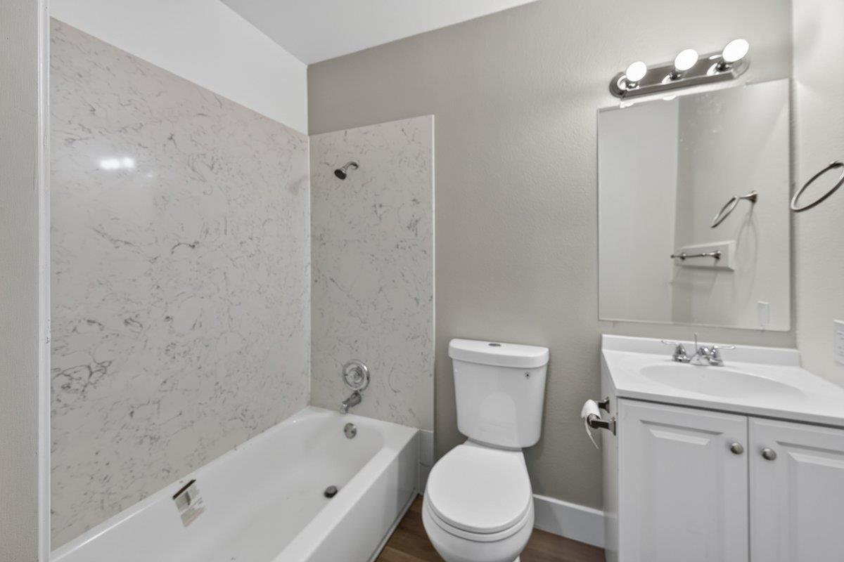 4917 N Holt Ave #103, Fresno, CA 93705