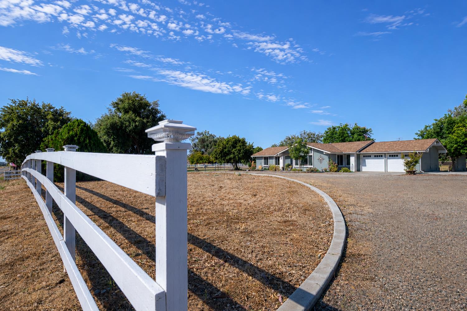 8737 N Madsen Ave, Clovis, CA 93619