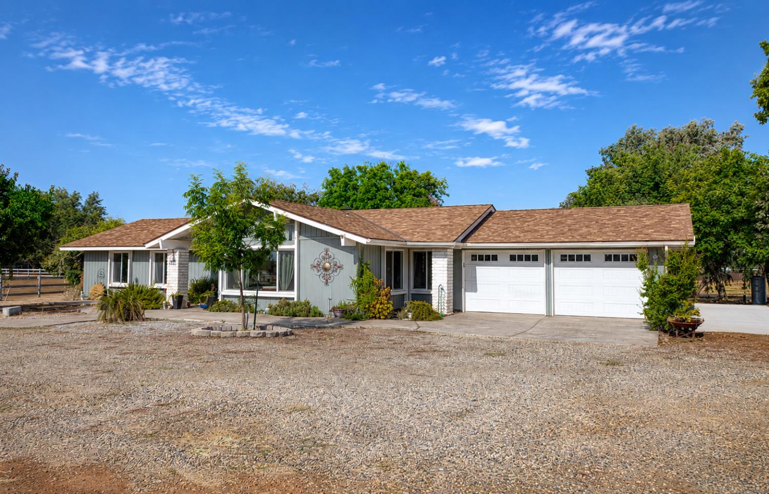 8737 N Madsen Ave, Clovis, CA 93619