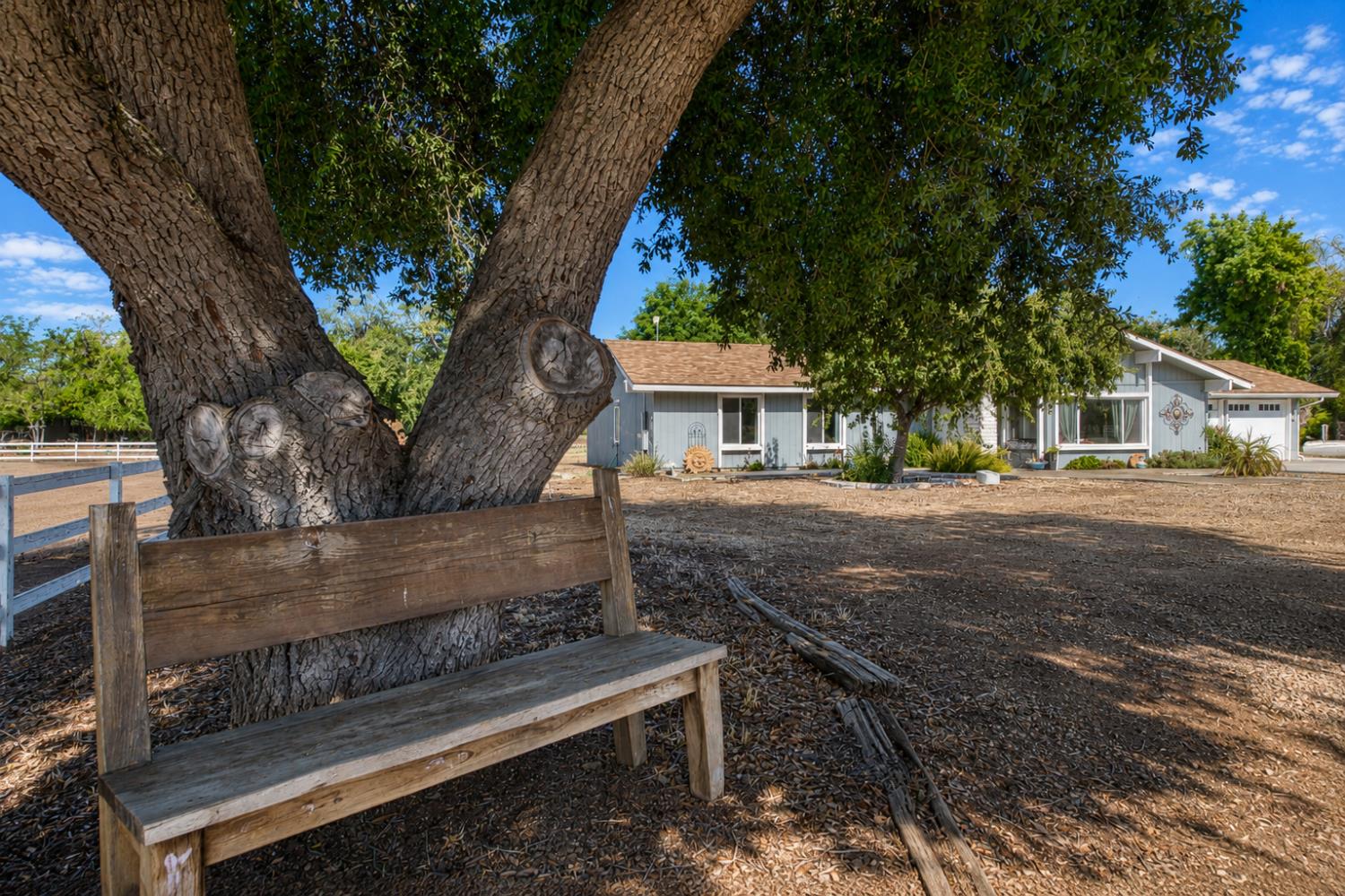 8737 N Madsen Ave, Clovis, CA 93619