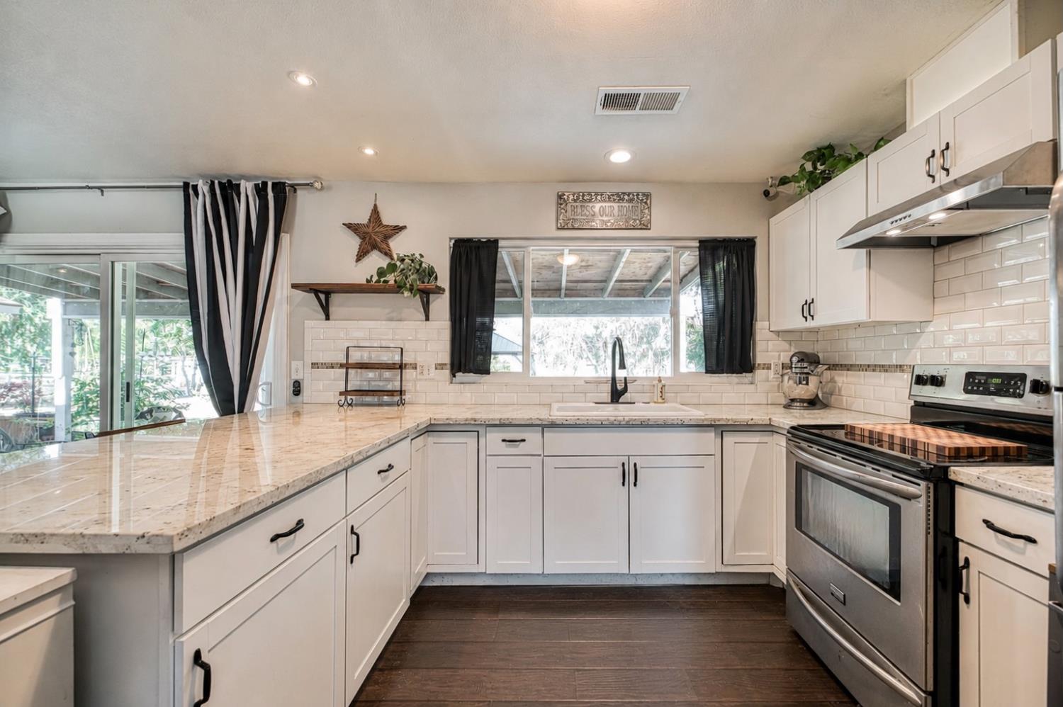8737 N Madsen Ave, Clovis, CA 93619