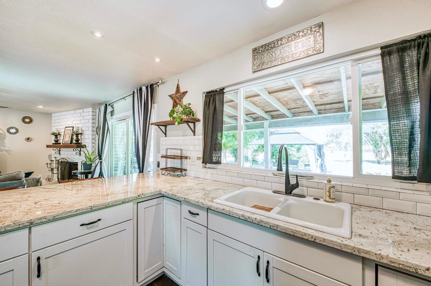 8737 N Madsen Ave, Clovis, CA 93619