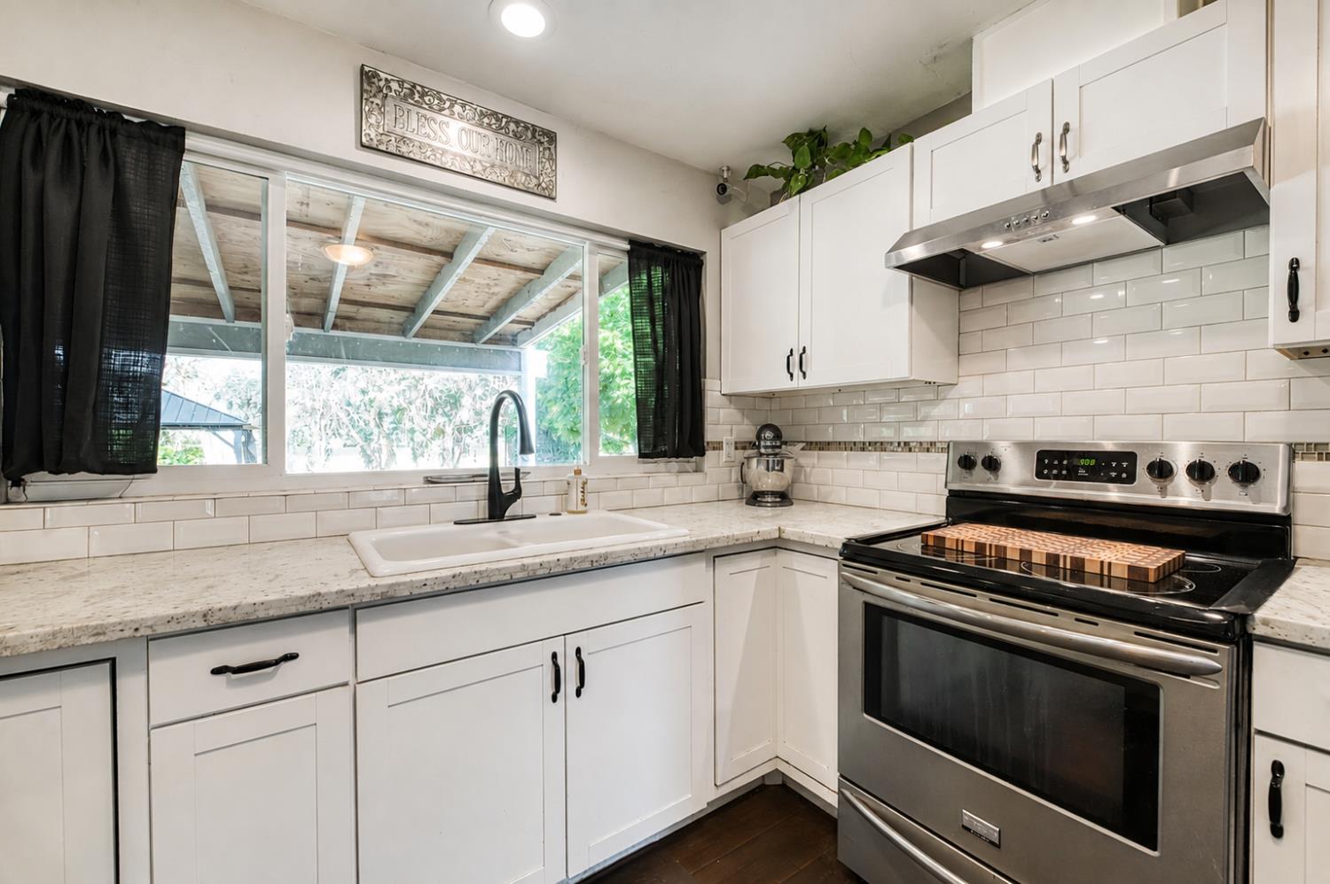 8737 N Madsen Ave, Clovis, CA 93619