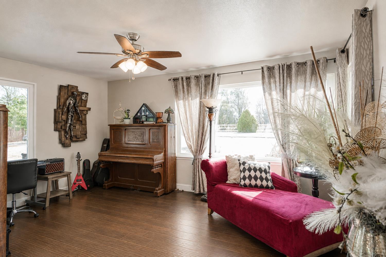 8737 N Madsen Ave, Clovis, CA 93619