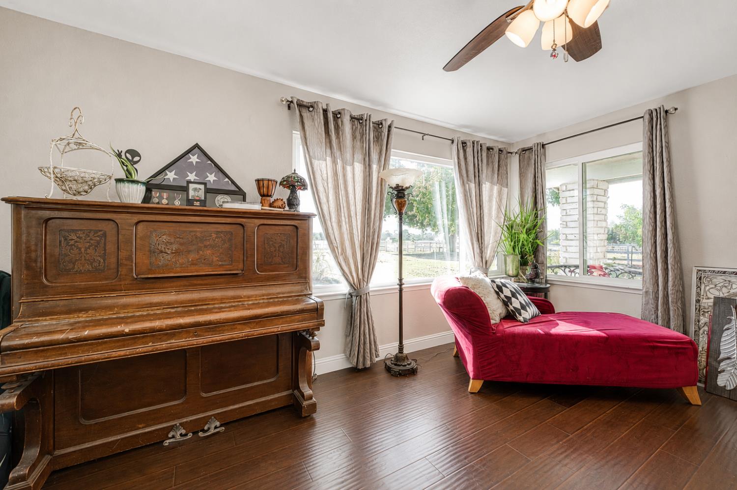 8737 N Madsen Ave, Clovis, CA 93619