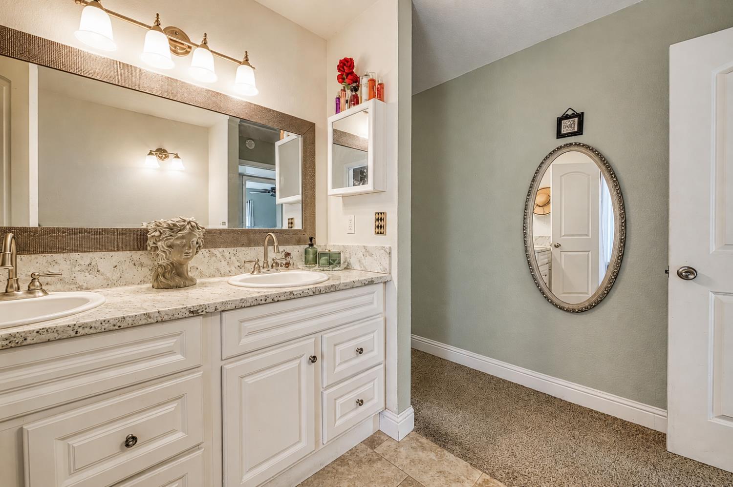 8737 N Madsen Ave, Clovis, CA 93619