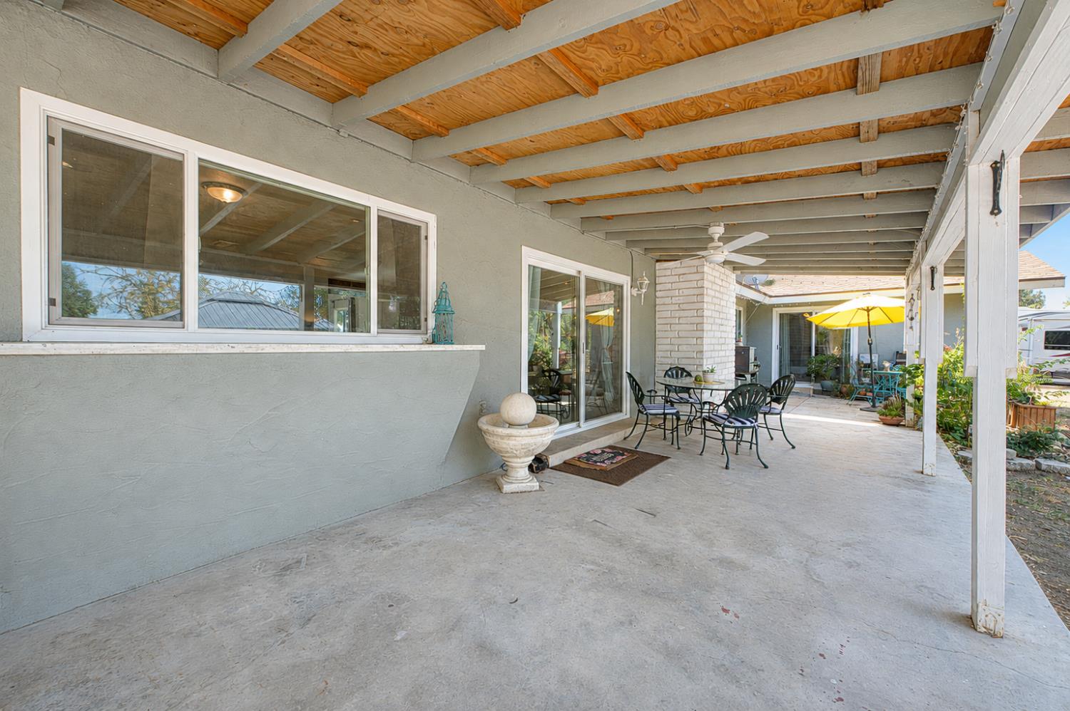 8737 N Madsen Ave, Clovis, CA 93619