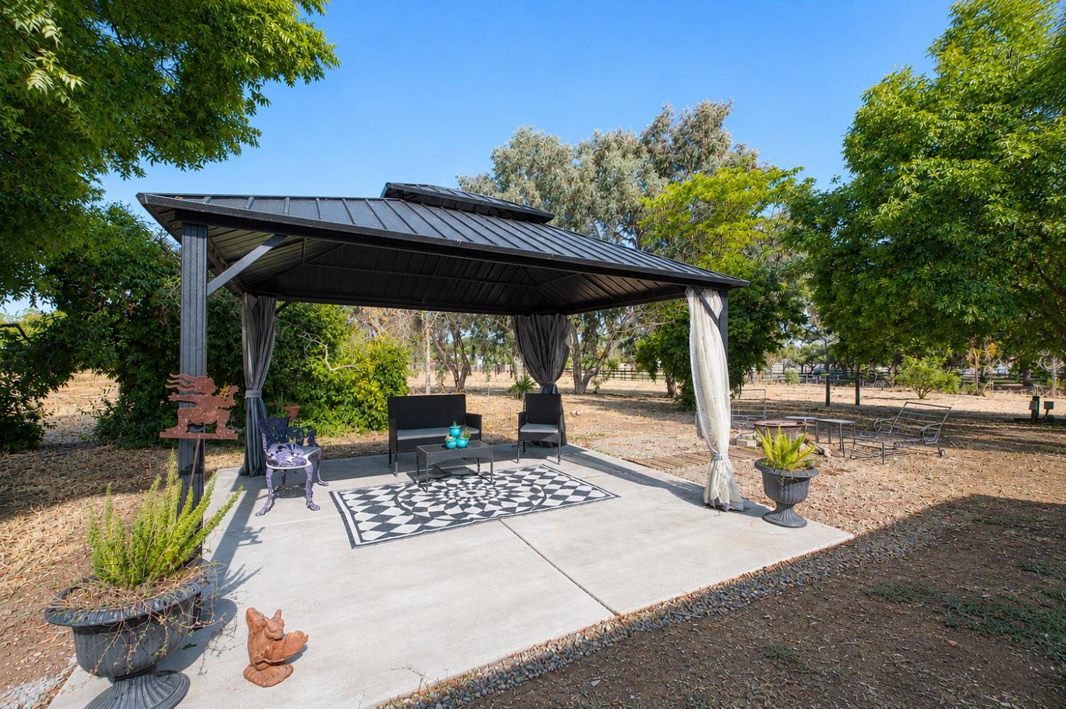 8737 N Madsen Ave, Clovis, CA 93619