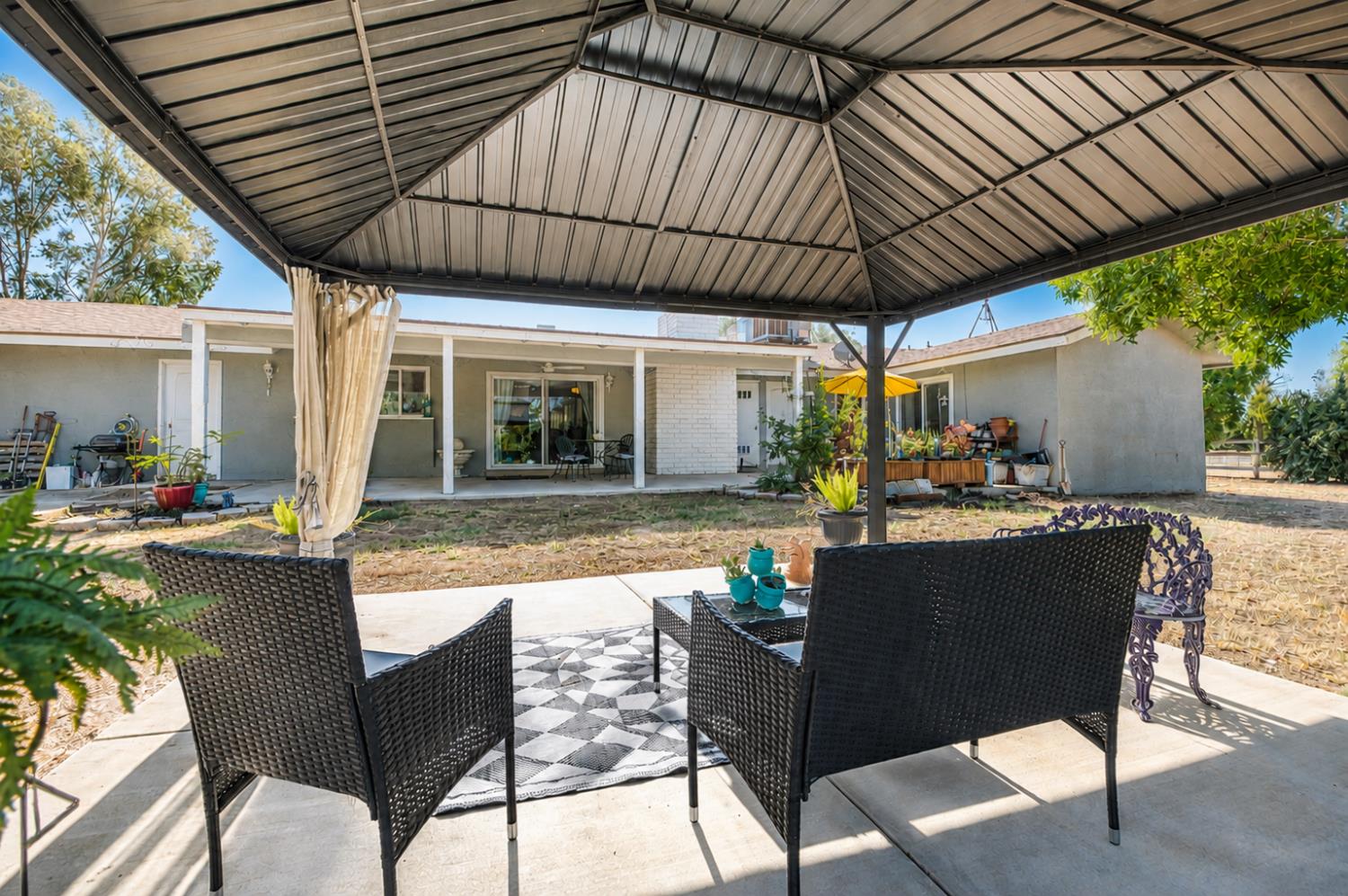 8737 N Madsen Ave, Clovis, CA 93619