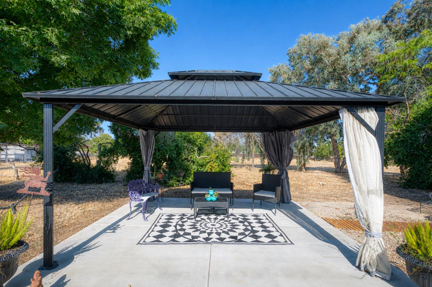 8737 N Madsen Ave, Clovis, CA 93619