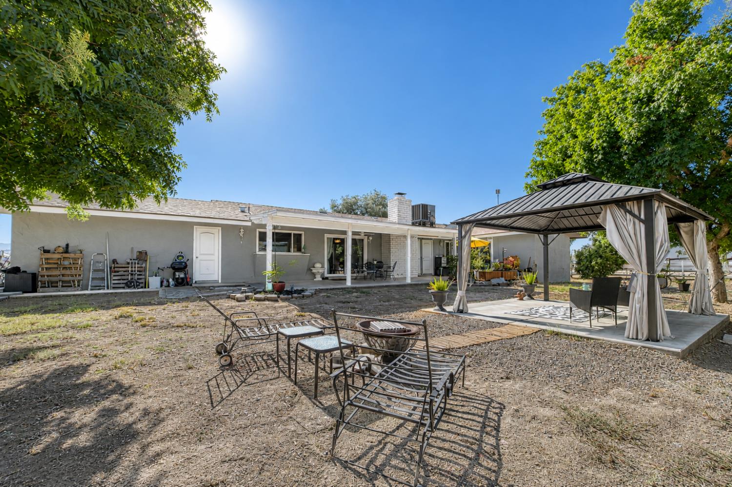 8737 N Madsen Ave, Clovis, CA 93619