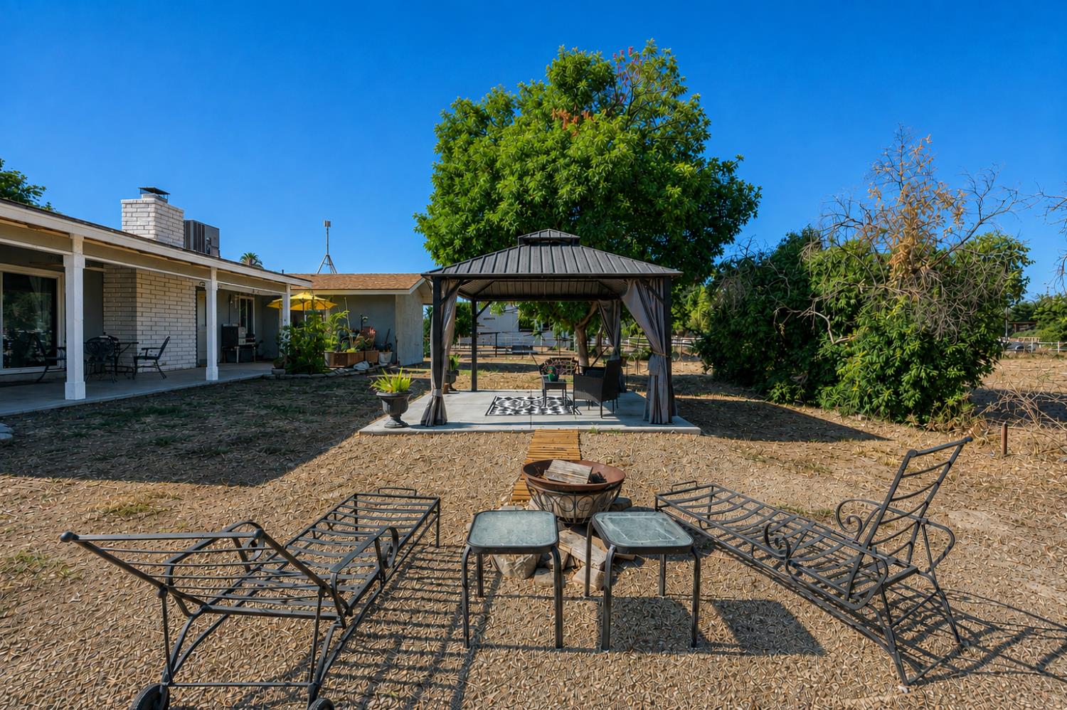 8737 N Madsen Ave, Clovis, CA 93619