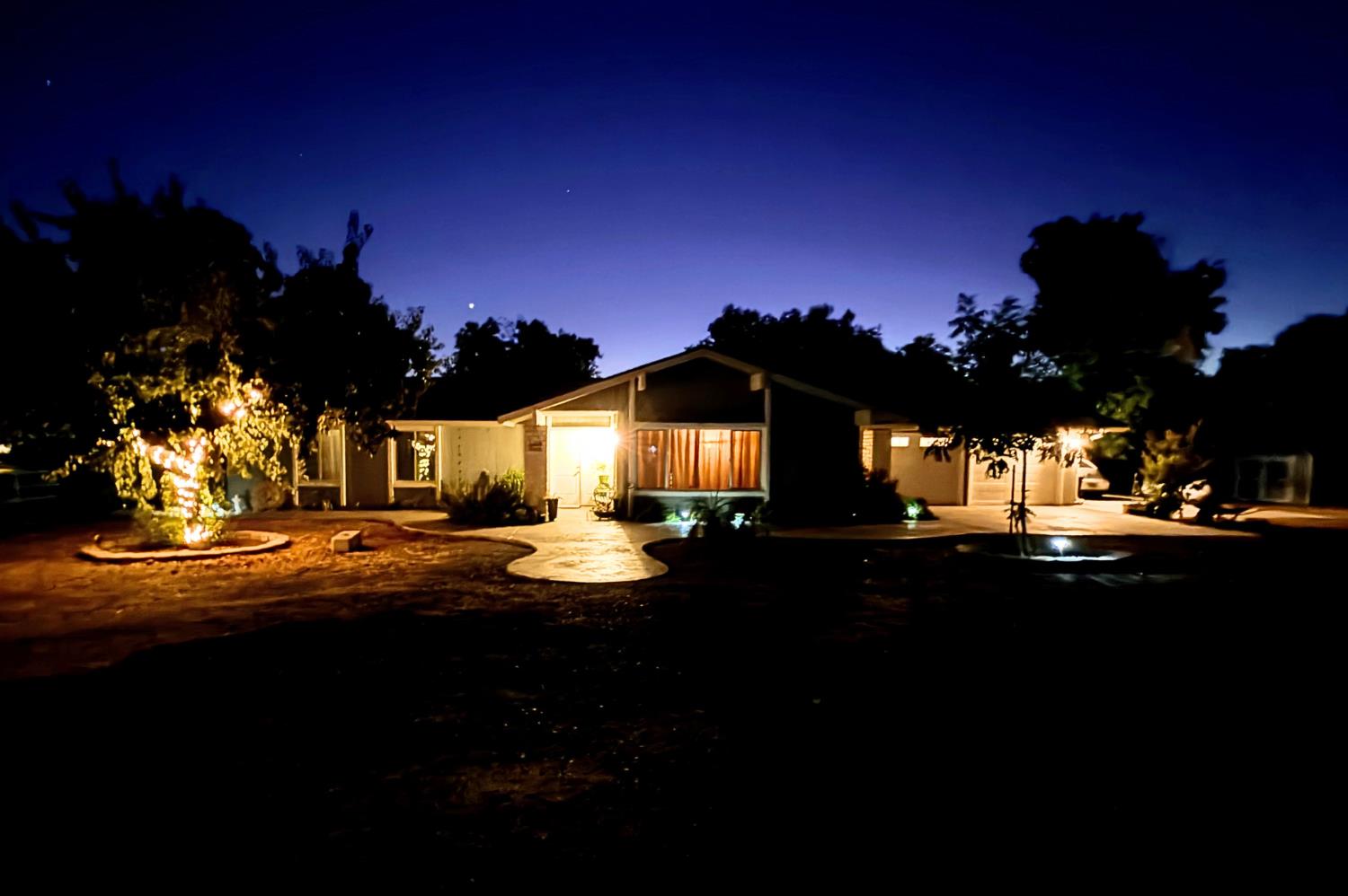8737 N Madsen Ave, Clovis, CA 93619