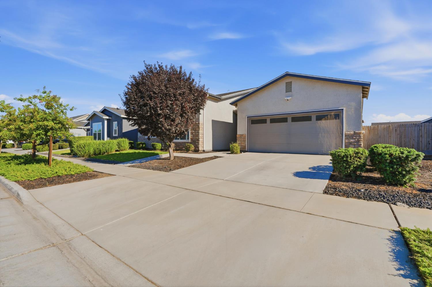2407 W Andrew Ln, Hanford, CA 93230
