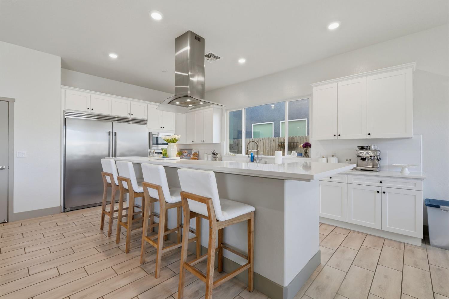 2407 W Andrew Ln, Hanford, CA 93230