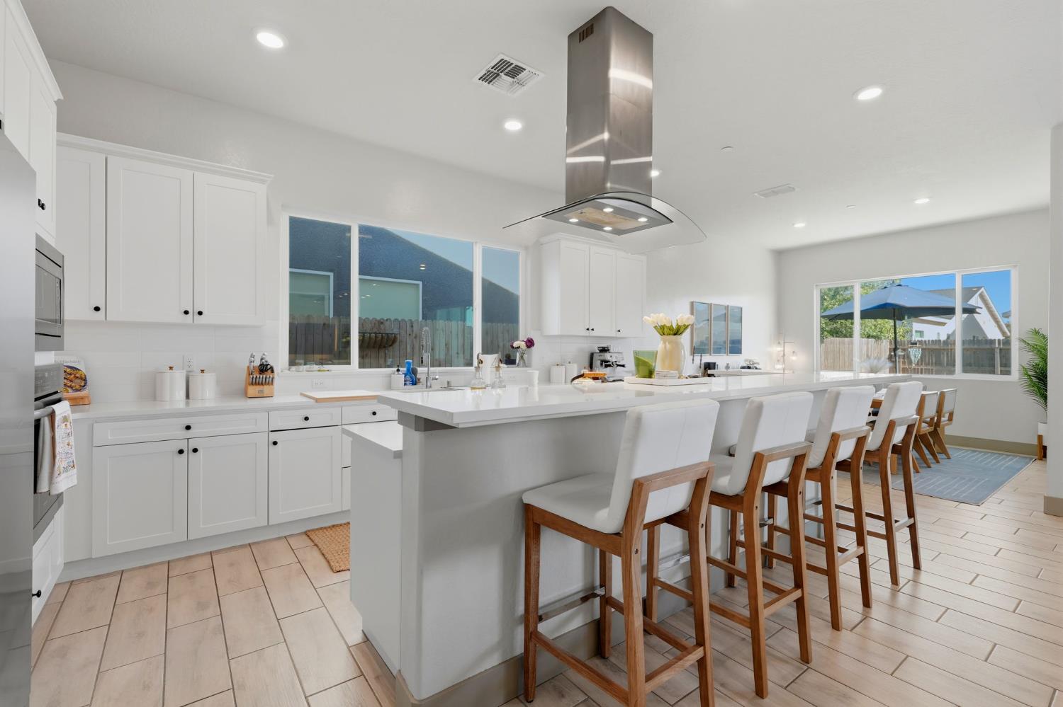 2407 W Andrew Ln, Hanford, CA 93230