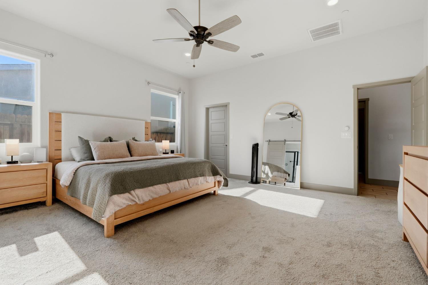 2407 W Andrew Ln, Hanford, CA 93230