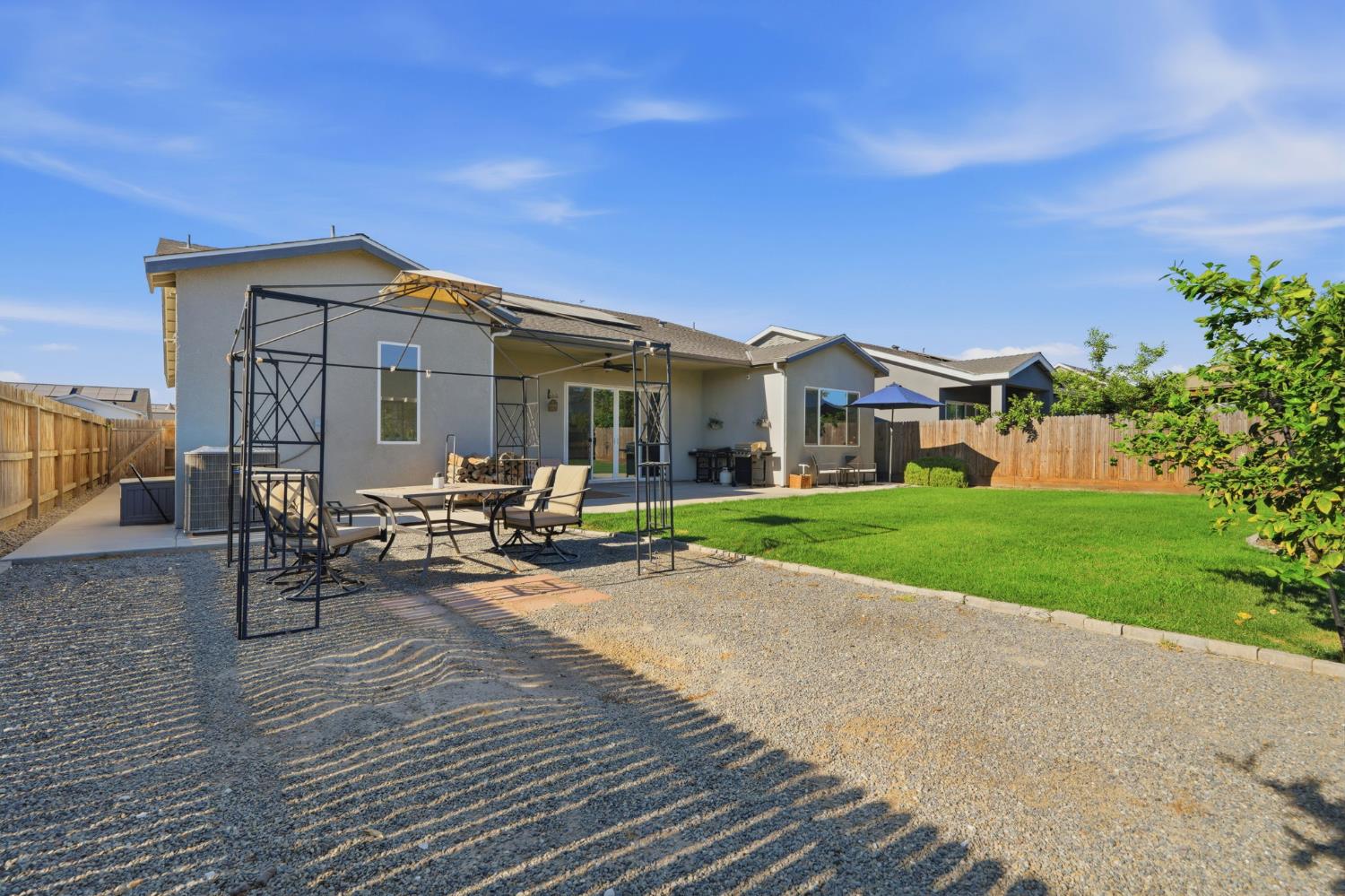 2407 W Andrew Ln, Hanford, CA 93230