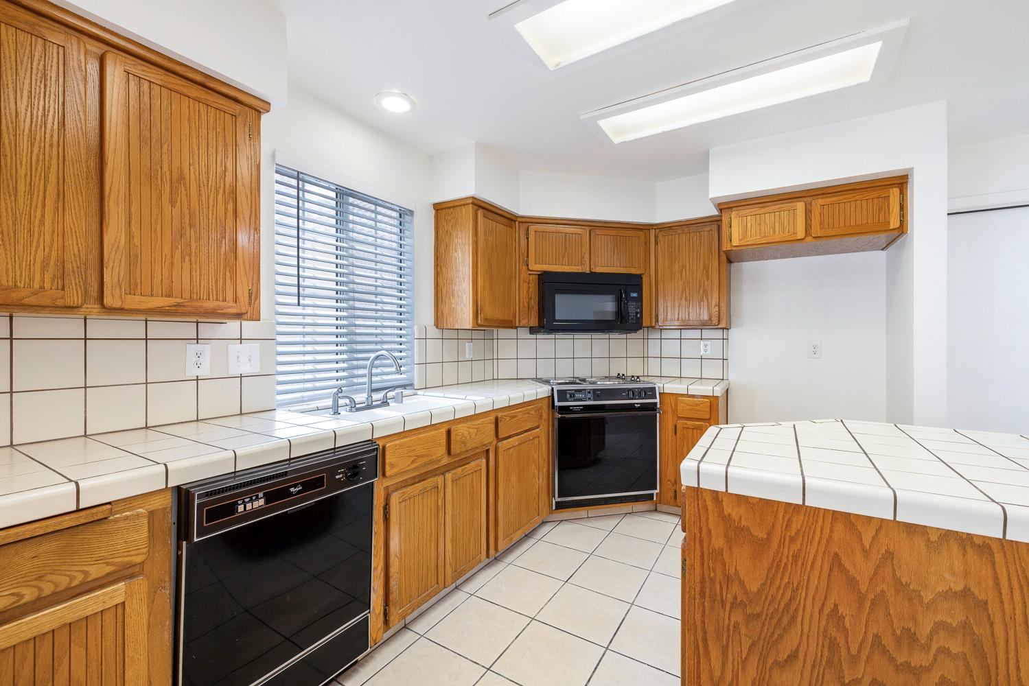 645 E Champlain Dr #149, Fresno, CA 93730