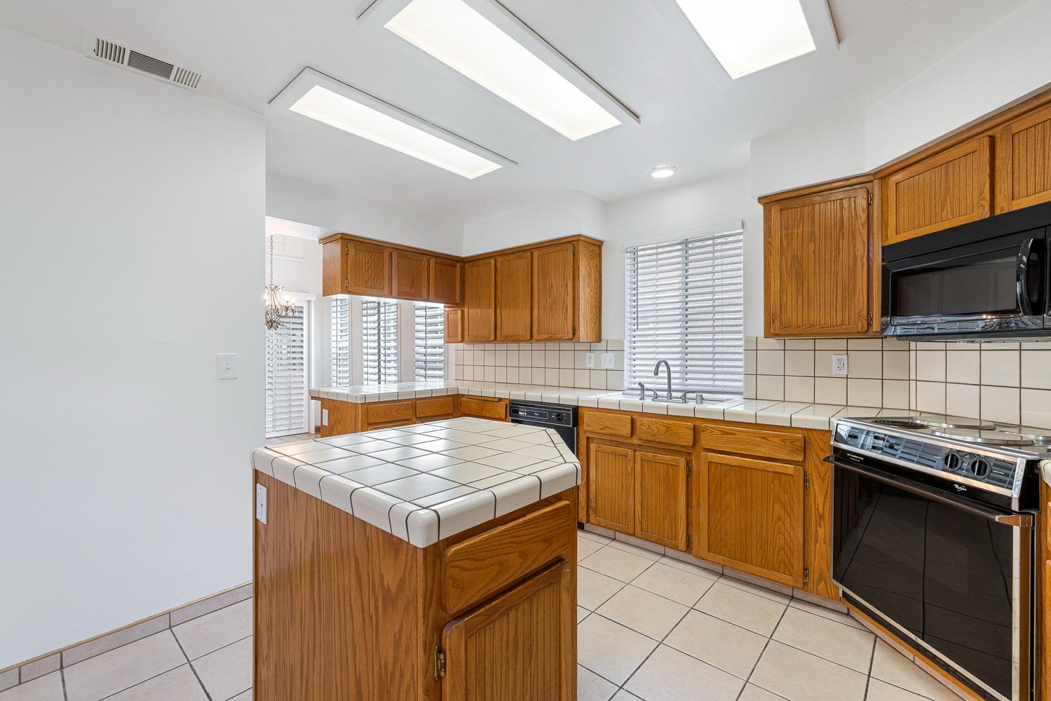 645 E Champlain Dr #149, Fresno, CA 93730
