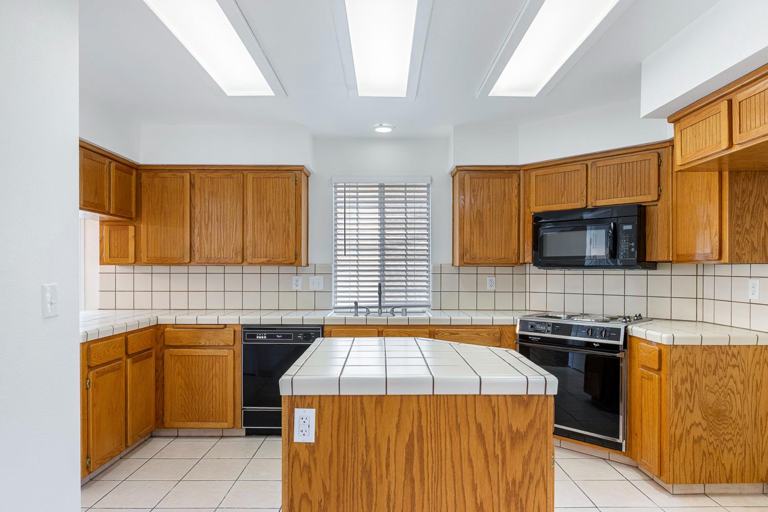 645 E Champlain Dr #149, Fresno, CA 93730