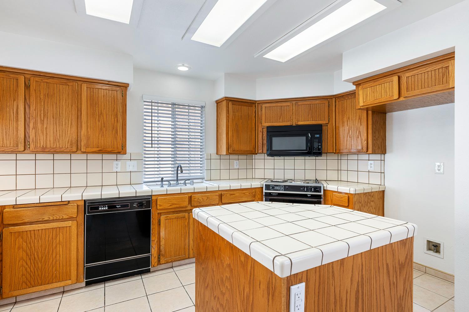 645 E Champlain Dr #149, Fresno, CA 93730
